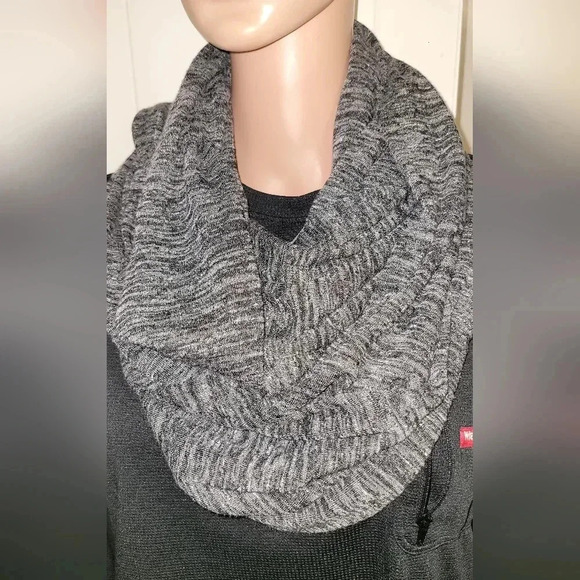 Women's infinity scarf - Picture 1 of 3